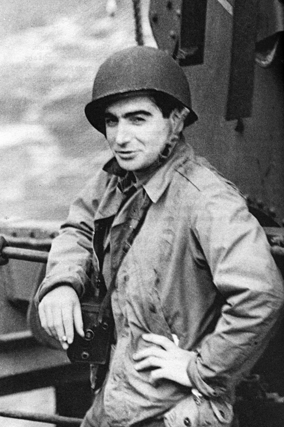 Robert Capa, vermutlich am 7.6.1944 während der Rückfahrt nach England. Fotograf unbekannt.