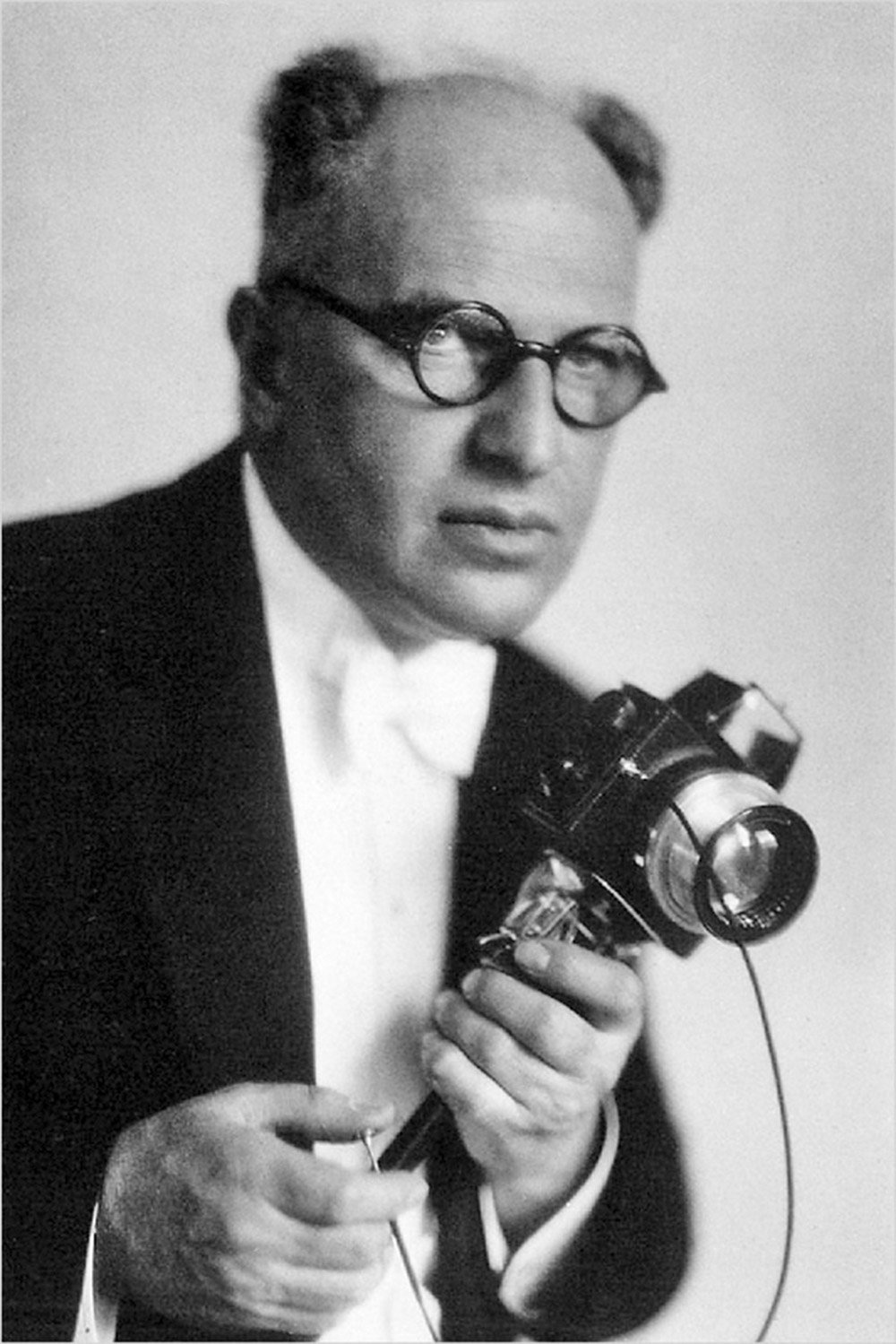 Erich Salomon mit Ermanox.