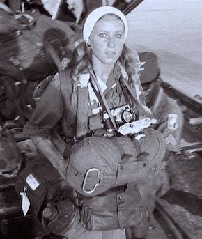 Catherine Leroy, vermutlich 1967, Fotograf unbekannt.