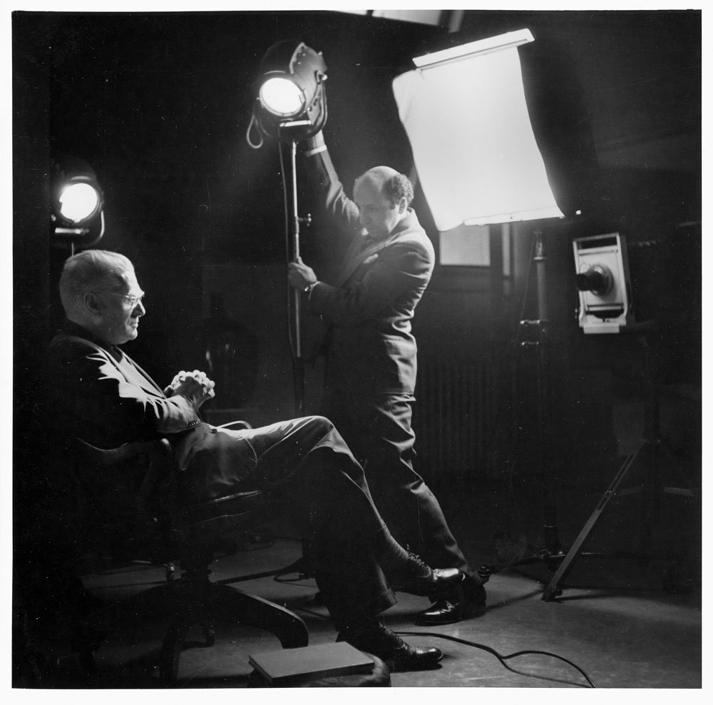 Im Studio, 12. Januar 1945, Fotografie von Eric Schaal.