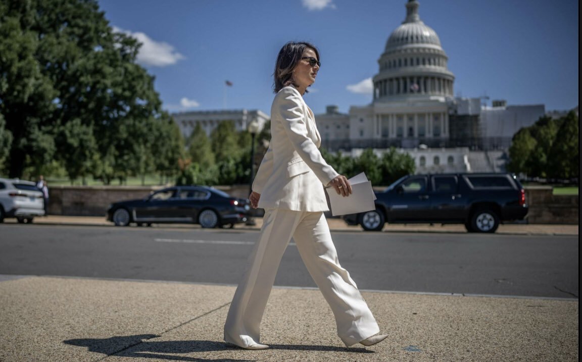 Aussenministerin Annalena Baerbock auf dem Weg zu einer PK vor dem Kapitol. 13.9.2023, Washington (dpa / Michael…