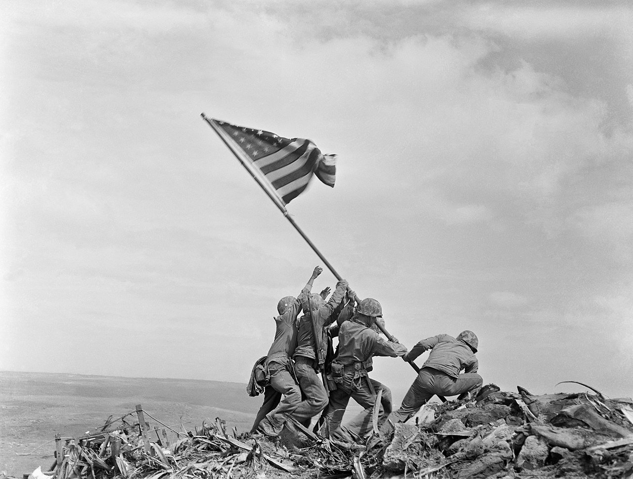 Raising the Flag on Iwo Jima, 23.2.1945, Joe Rosenthal