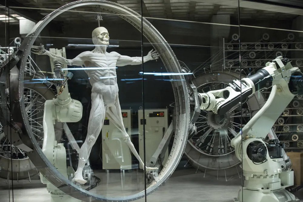 Szenenfoto, Westworld (2026), HBO. Die erste - und nur die erste - Staffel des Remakes des Originals von 1973 (Yul…